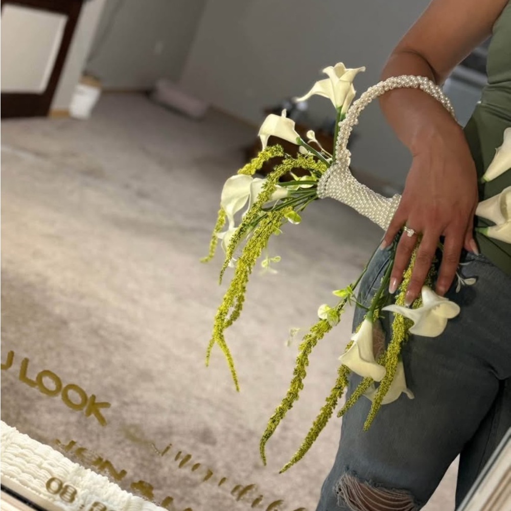 Elegant Pearl Handle Floral Bag